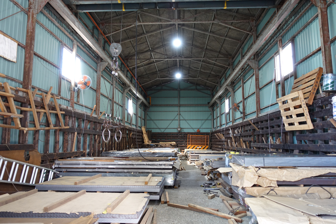 事業内容　西側倉庫